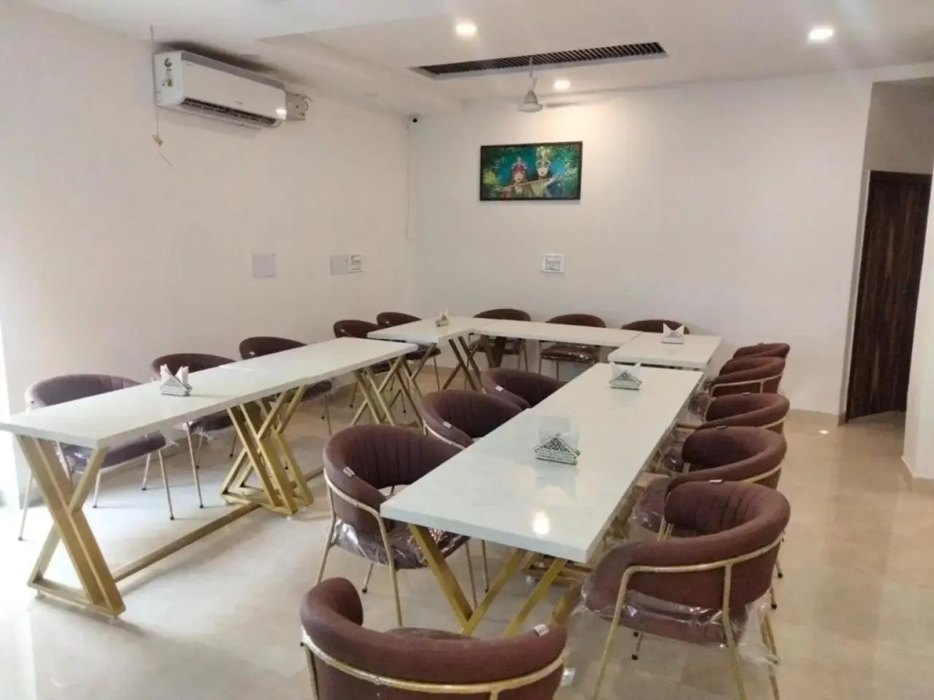 OYO 22115 Hotel D Plaza