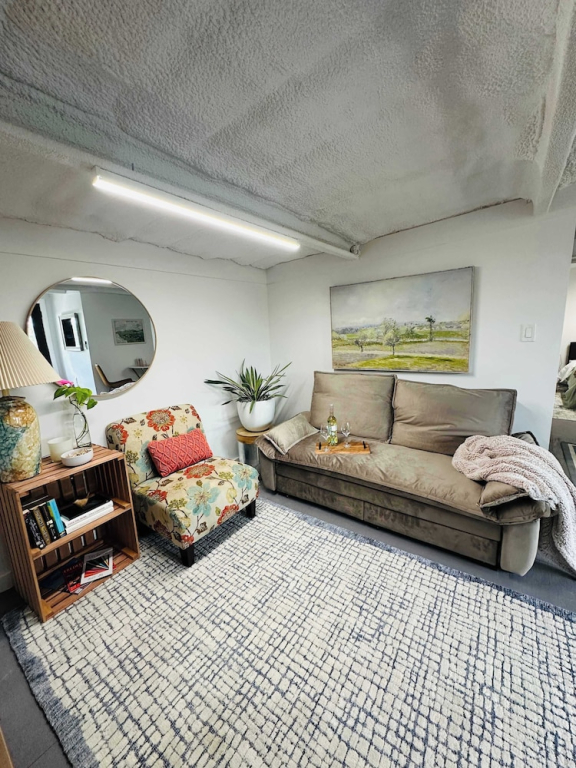 Luxury 4-bedroom Container Home, Hot-tub & Firepit