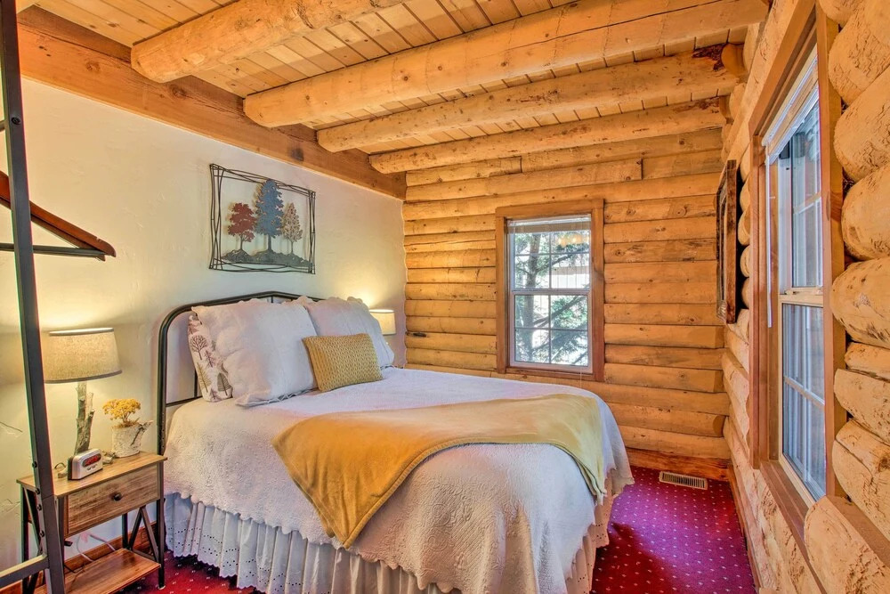 Pine Mountain Club Log Home with Deck and Grill
