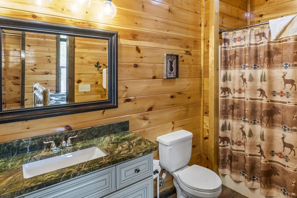 The Big Oak Lodge 16 Bedroom Home by Redawning