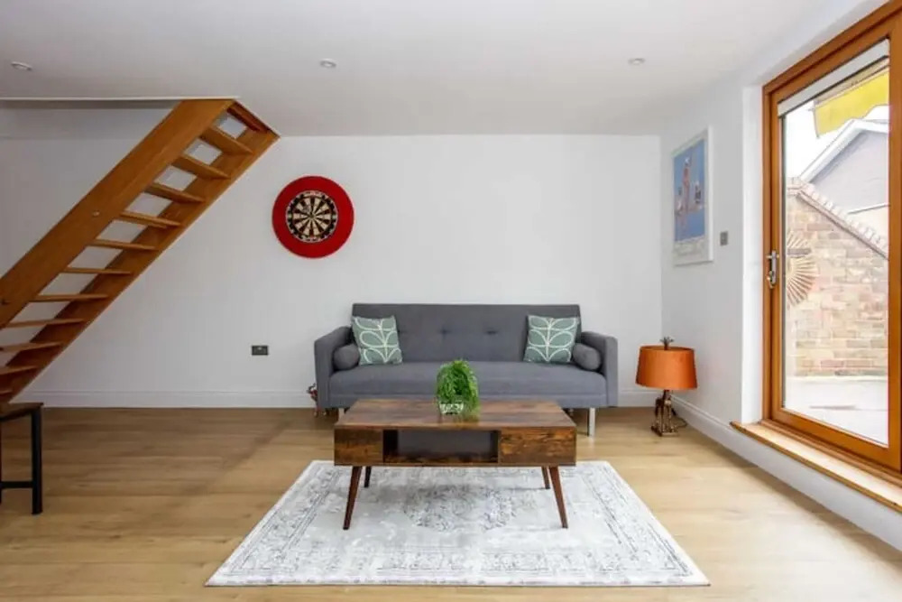Spacious 3 Bedroom Apartment With Large Balcony