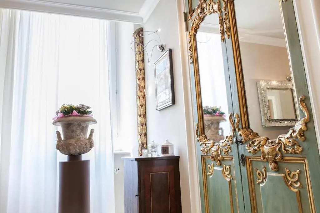 MarcheAmore - Stanze della Contessa, Luxury Flat with private courtyard