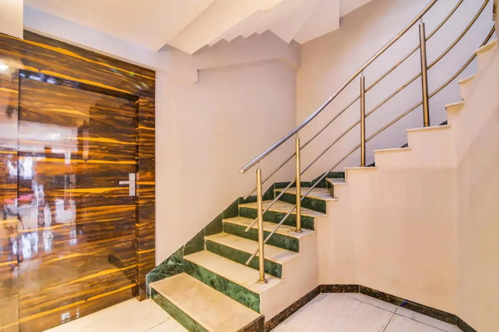 FabHotel Luxor - Nr Acropolis Mall