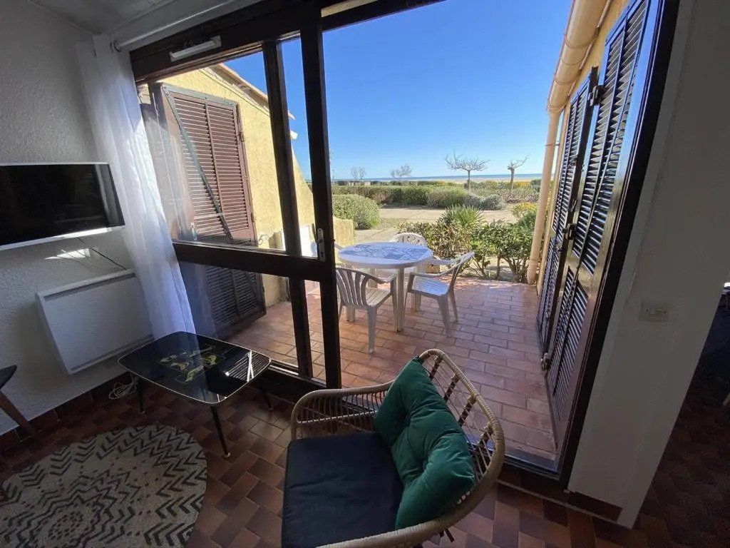 Villa T2 Front de Mer avec Terrasse à Port Leucate - 4 Couchages, Parking Privé, Plage à Pieds - FR-1-81-515