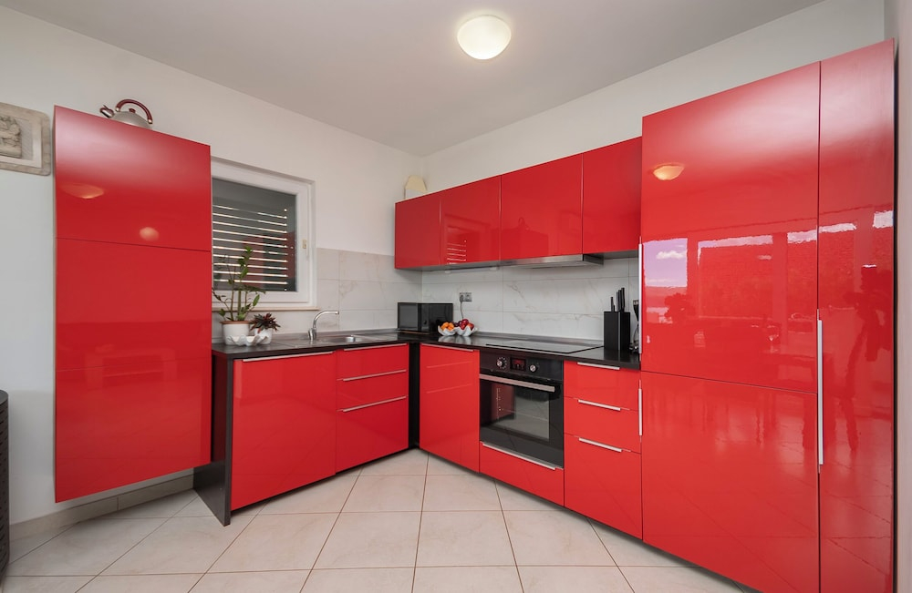 House Mimica