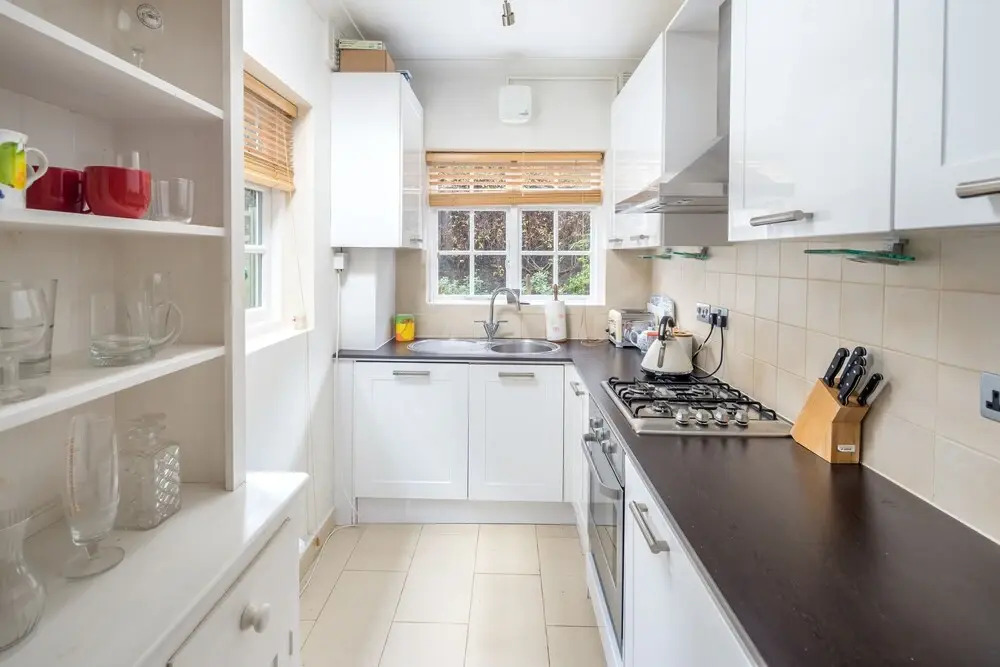 JOIVY Homely 2 Bed Riverside Flat with Patio in Hammersmith