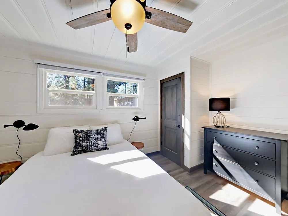 4093 Manzanita Ave Cabin Unit 5