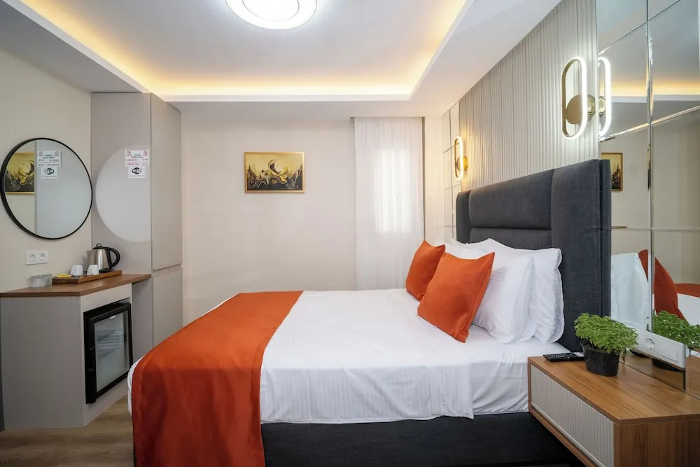 Отель Robin Hotel
