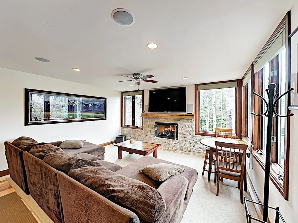 135 Aspen - 3 Br Townhouse