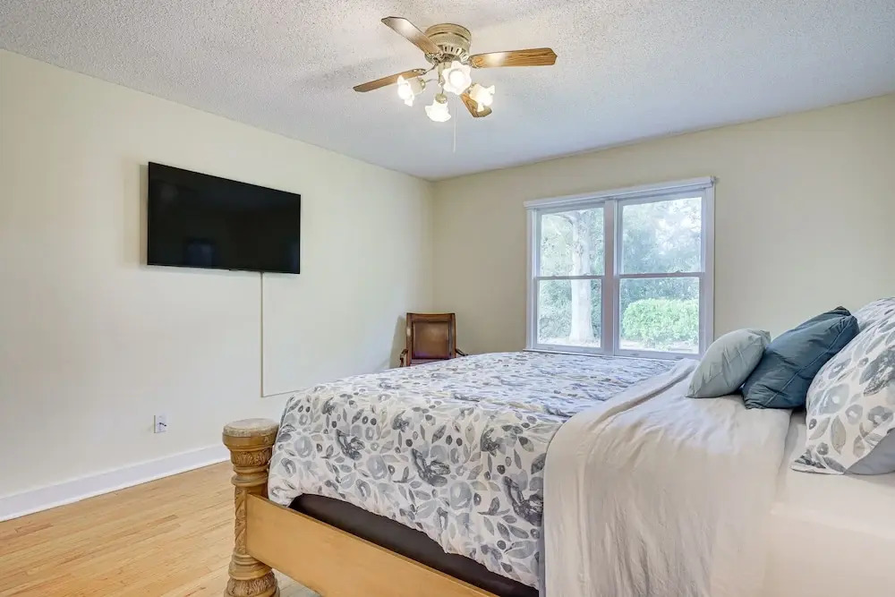 Secluded Mount Pleasant Home - 6 Mi to Beaches!