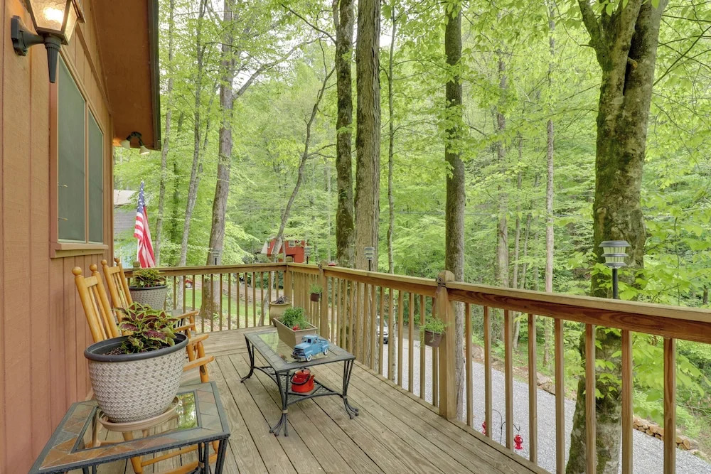 Cozy Whittier Home w/ Fire Pits < 15 Mi to Hiking!