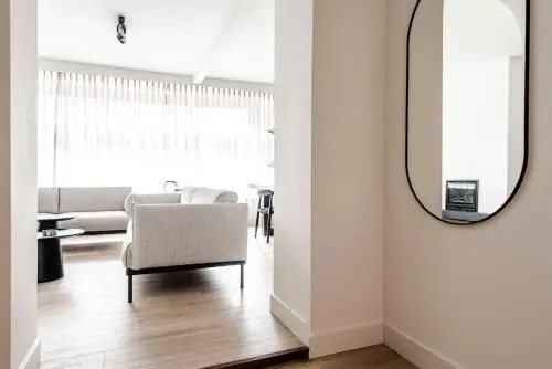 Timeless City Residence