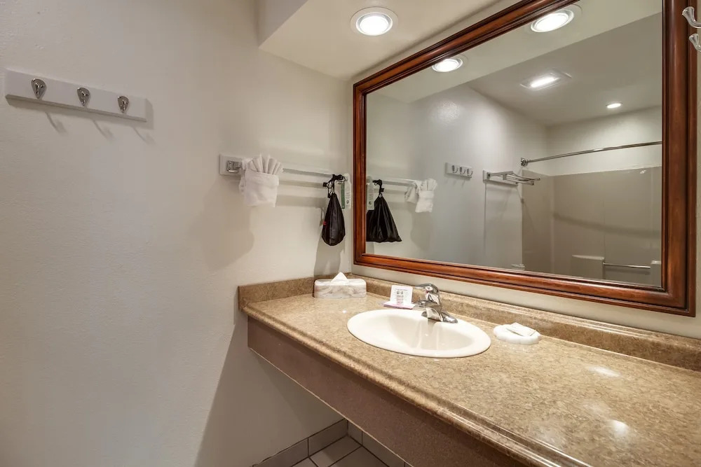 Best Western Plus Twin Peaks Lodge & Hot Springs