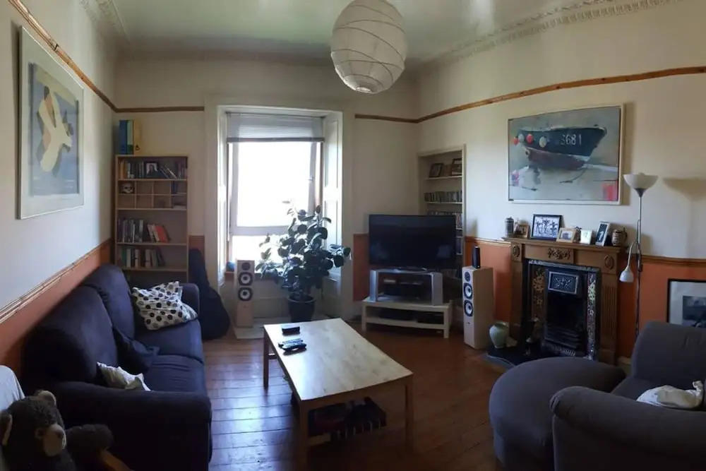 Spacious 2 Bedroom Victorian Apartment Near Leith