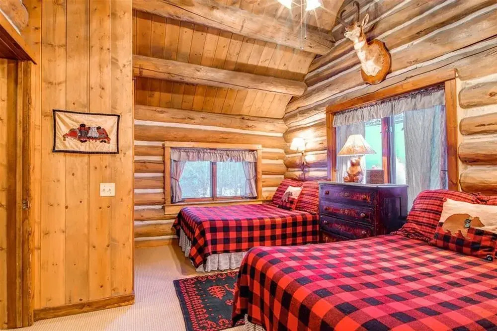 Bear Lodge Blue River Area by Pinnacle Lodging