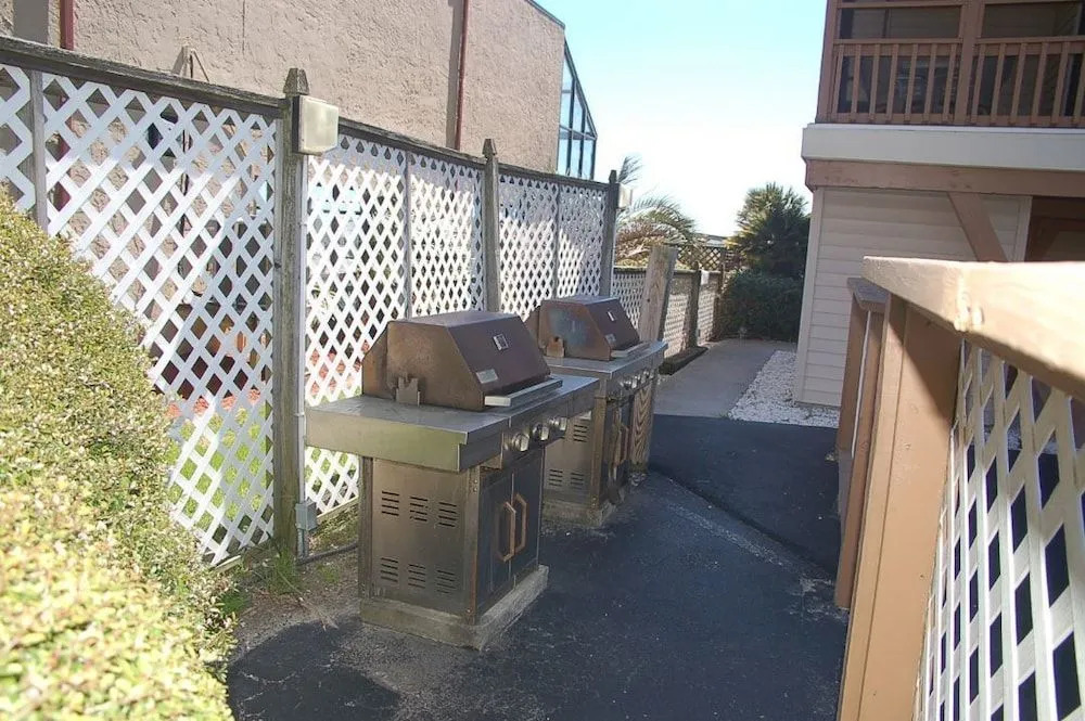 Crescent Beach Villas, Unit 106 - 1 Br Condo