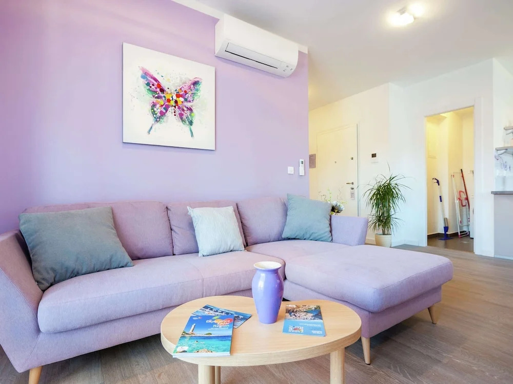 Modern Newly Built Apartment, Geat Location, Private Parking Space, WiFi