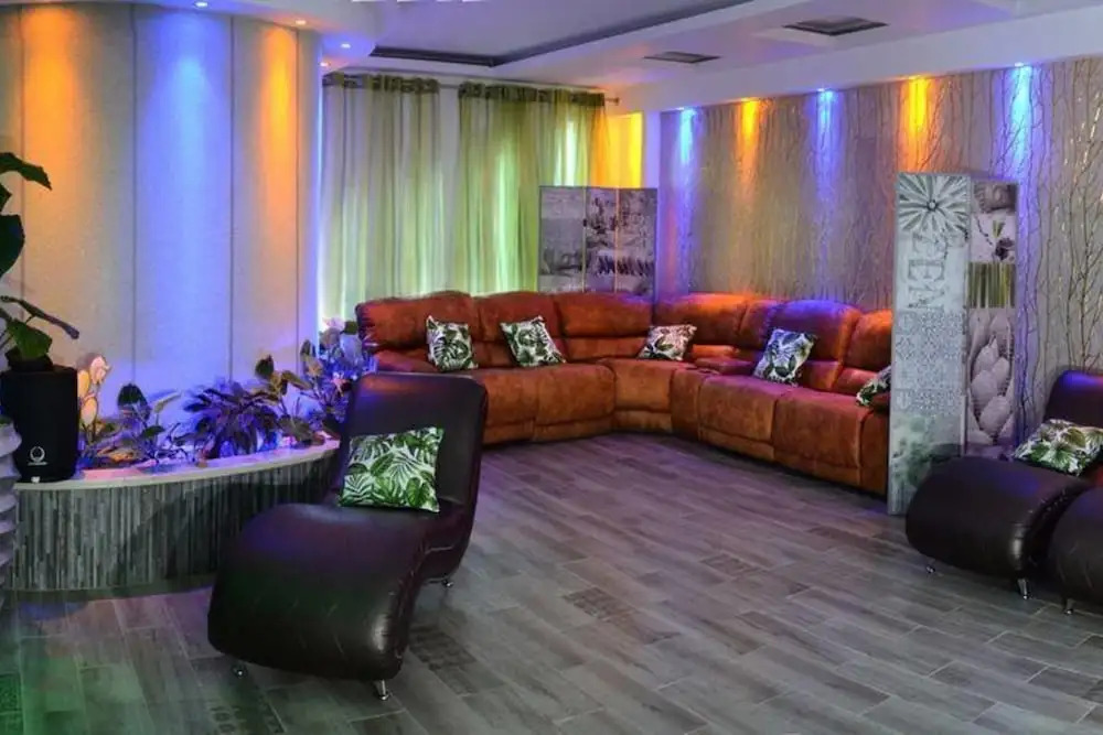 Luxury 14 Bedroom Villa Walking to Clubs/beaches!