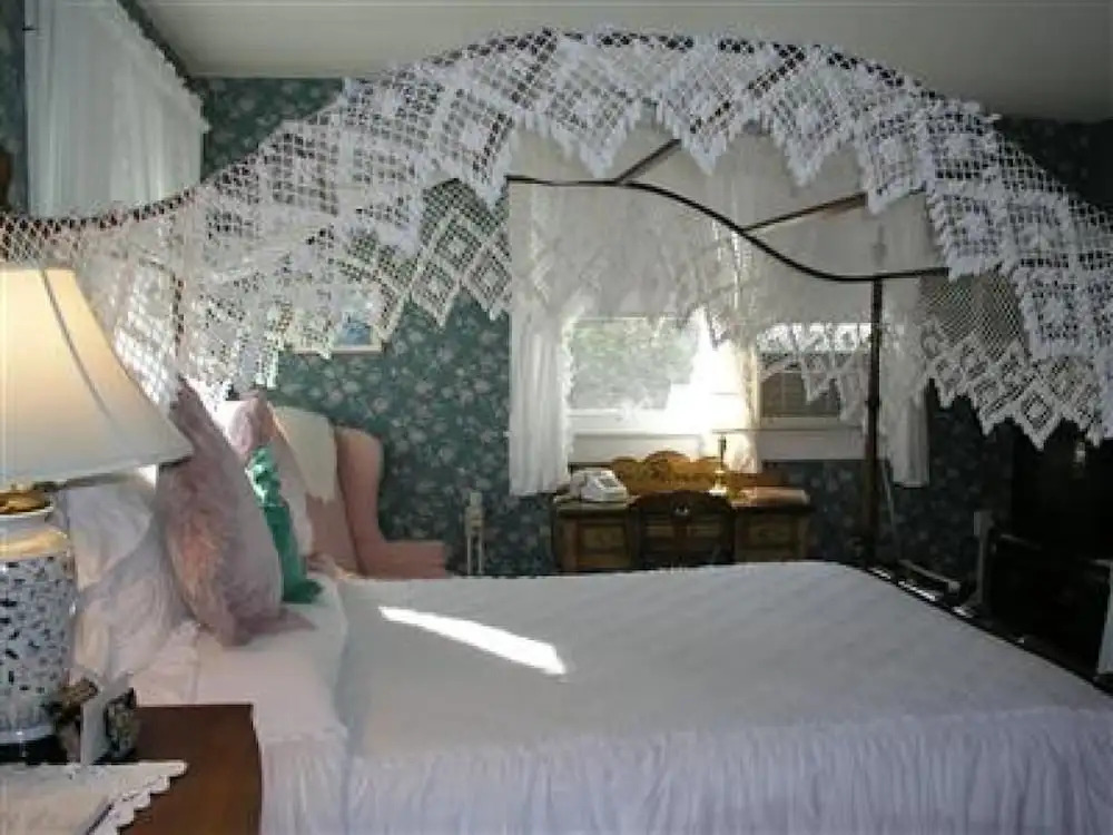 Tidewater Inn