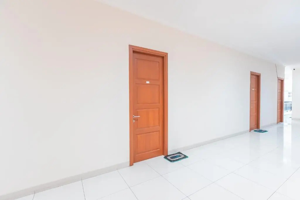 RedDoorz near Hive Bekasi Harapan Indah