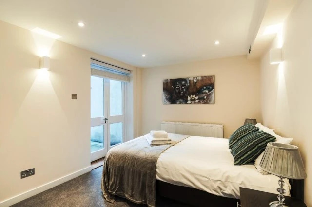 Victoria - Vincent Square by Viridian Apartments