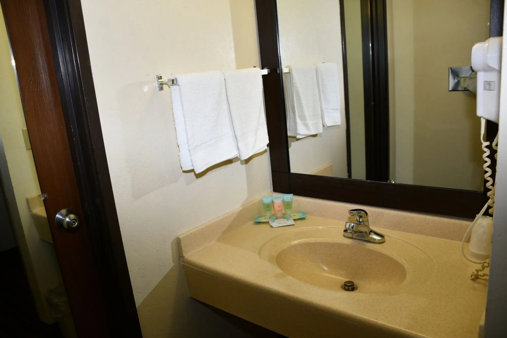 Stillwater Inn & Suites
