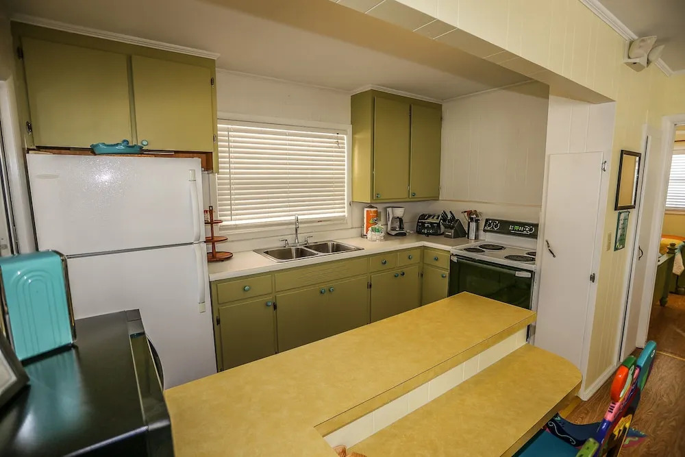 756 Estero Blvd.