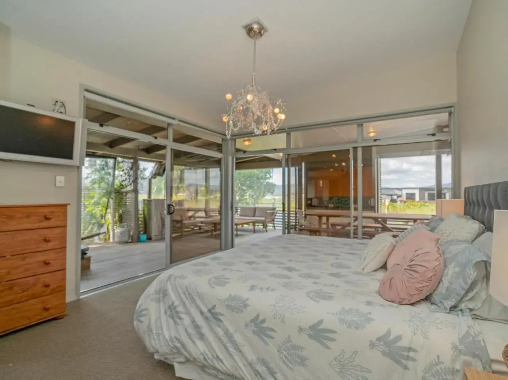 Sanctuary By The Water - Matarangi Holiday Home