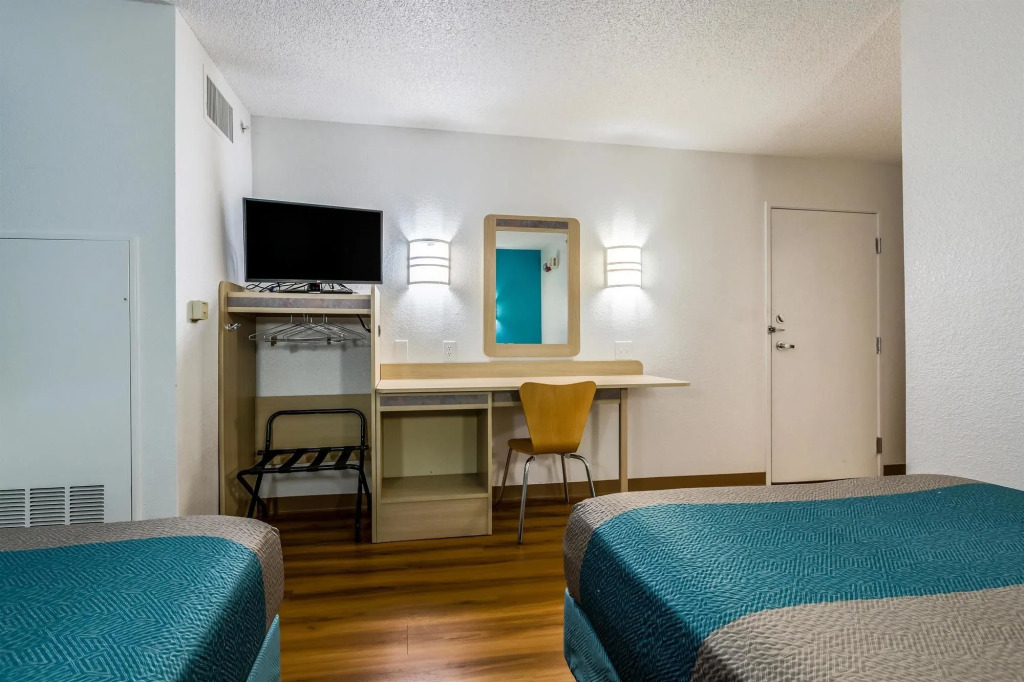 Motel 6-West Des Moines, IA