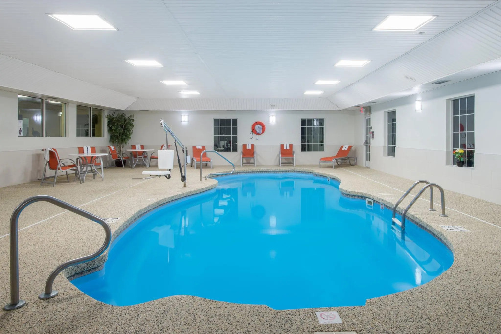 Holiday Inn Express Hotel & Suites Brattleboro by IHG