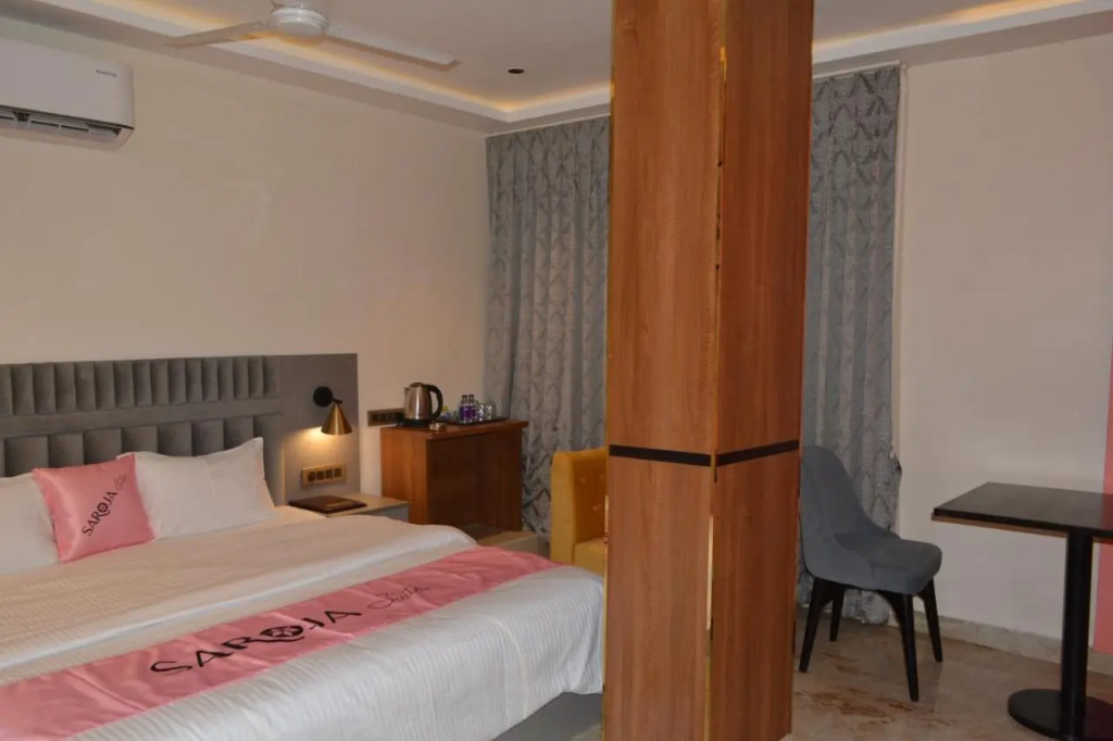 Saroja Suites