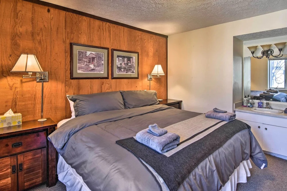 Steps to Ski Resort: Sugar Mountain Condo!