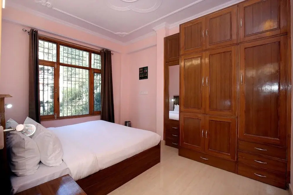 Whistling Pines by OYO Rooms