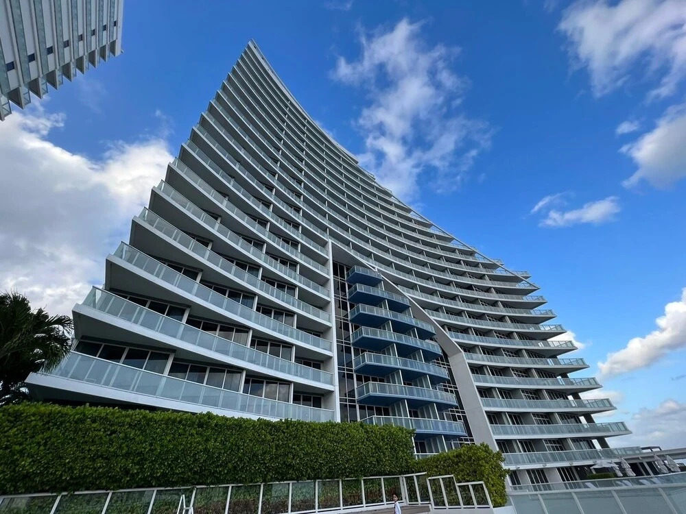 Stunning Oceanfront Condo W/ Extended Balcony 2 Bedroom Condo by RedAwning, Fort Lauderdale