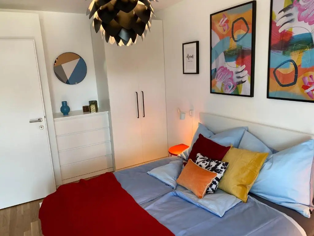 Brand New Cozy Apartment 10 min to city center