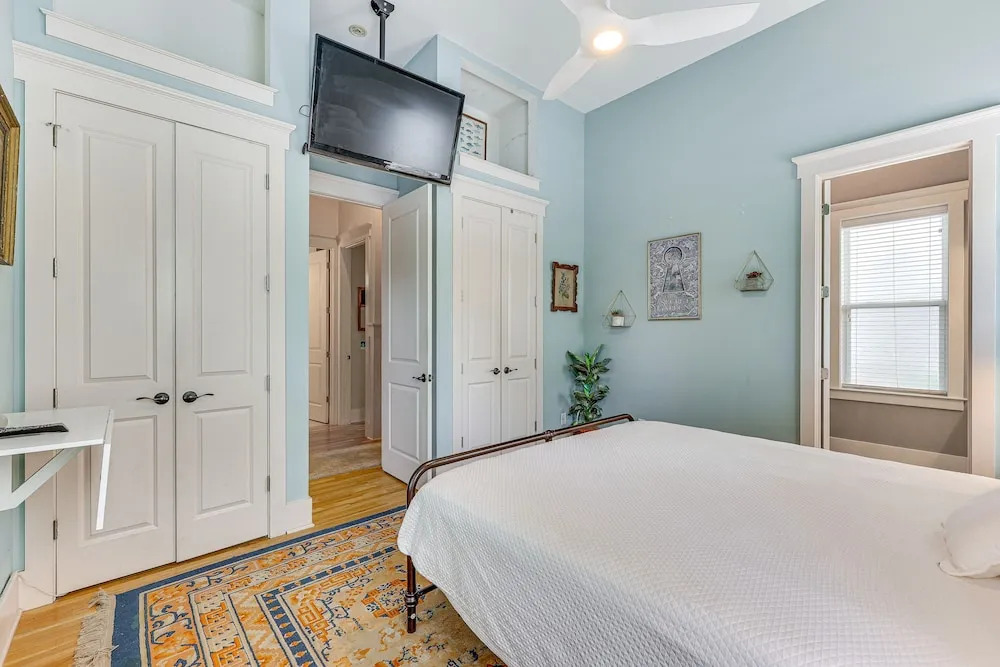Charming Wilmington Cottage - Walk to Downtown!