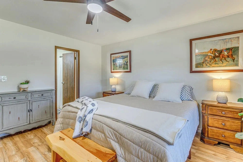 < 2 Mi to Grindstone Lake & Trails! Mtn-view Condo