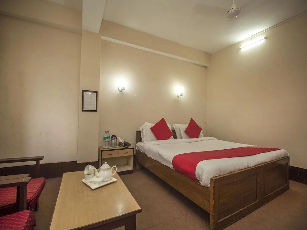 Keswani Group Hotel White Mountain - 200 Metres From MG Marg