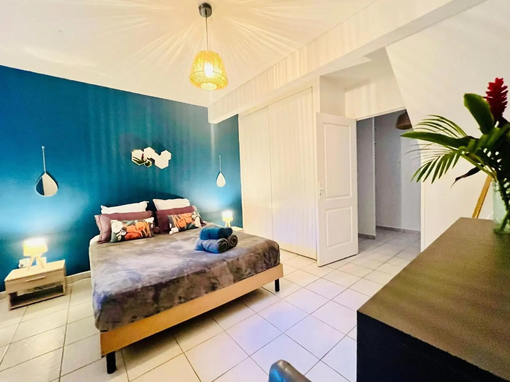 Villa T3 duplex paisible avec piscine et vue mer,rocher du diamant