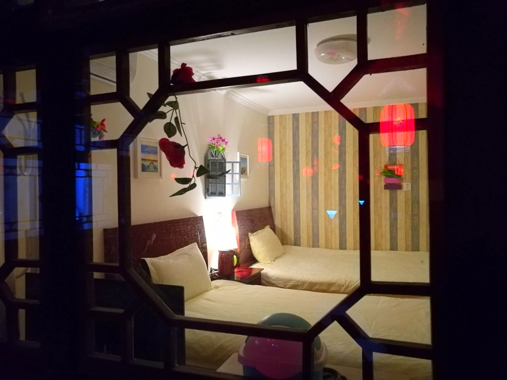Beijing Badaling Great Wall Caos Courtyard guesthousel 1Private english tour guide 2Pick up&Drof off &landmark visiting serivice3Very near to Badaling Great Wall4Offer free beijing travel guide5Traditonal Chinese courtyard