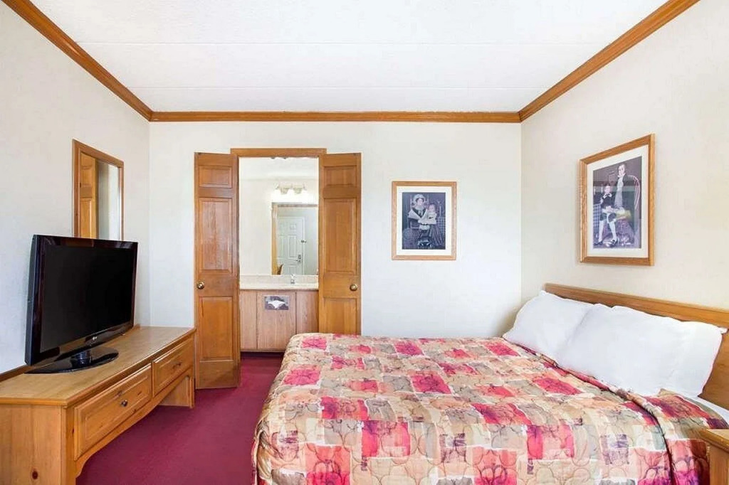 Days Inn by Wyndham Auburn