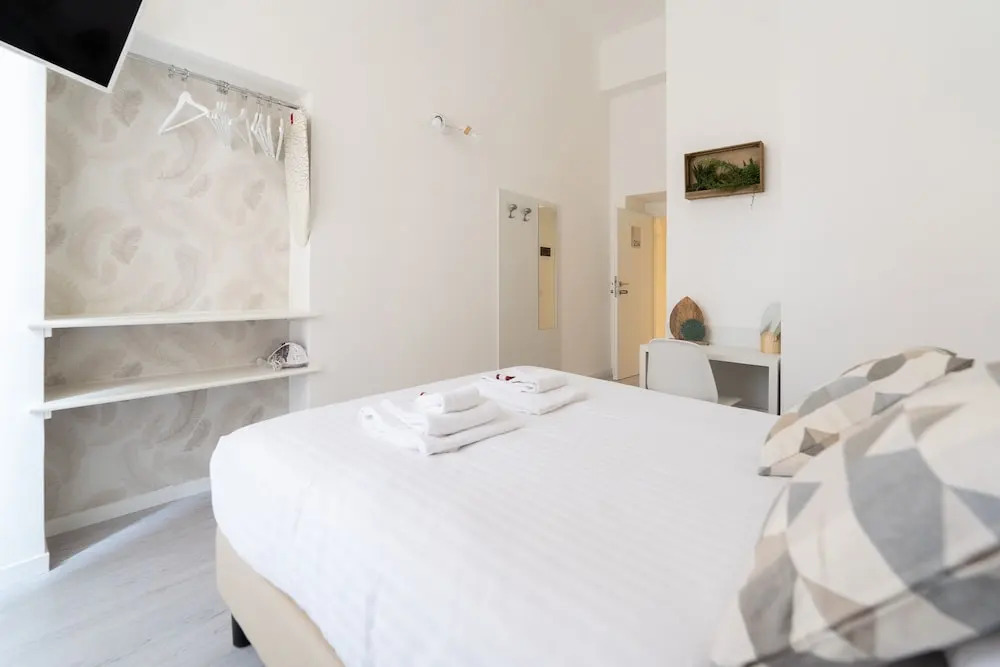 White Gioberti Apartments