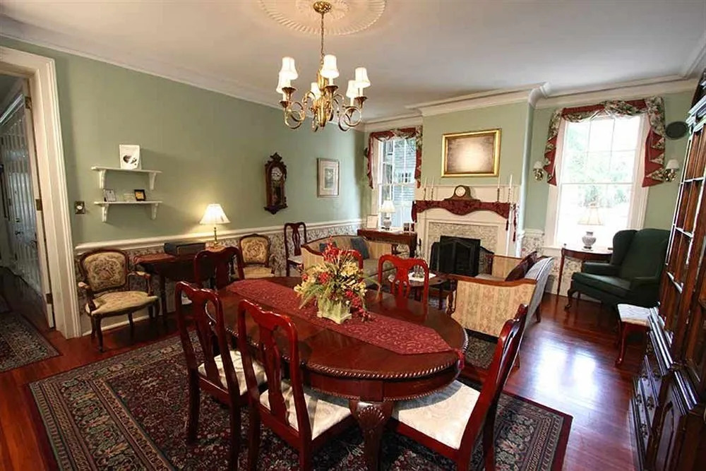 The Cannonboro Inn