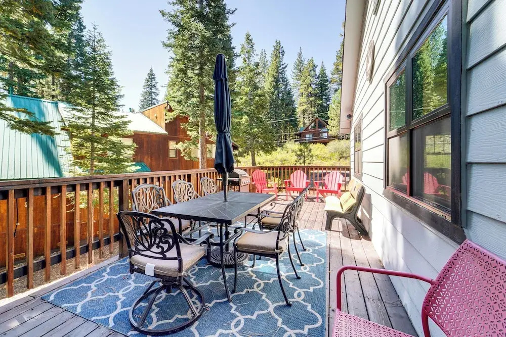 < 15 Mi to 6 Ski Resorts: Tahoe Donner Escape!