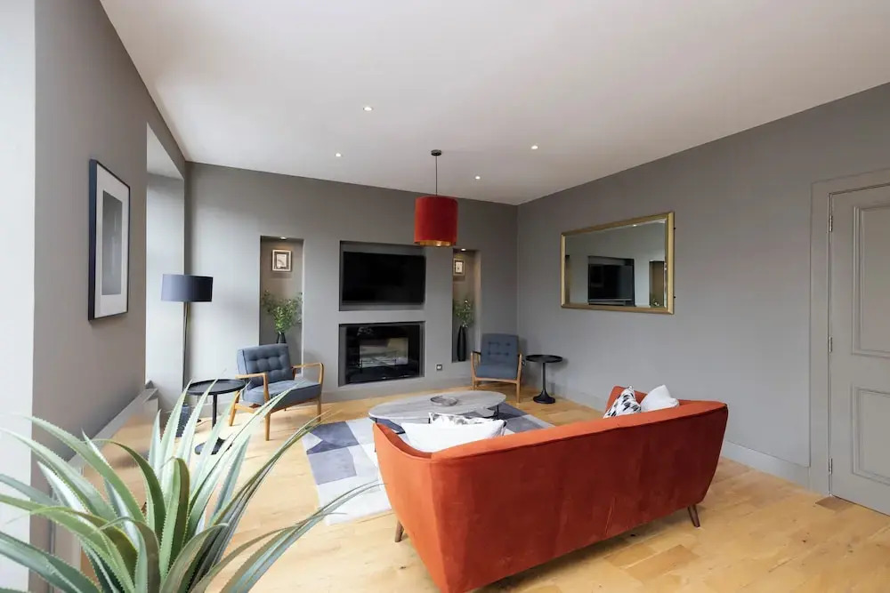 Stylish 2-bed flat in New Town