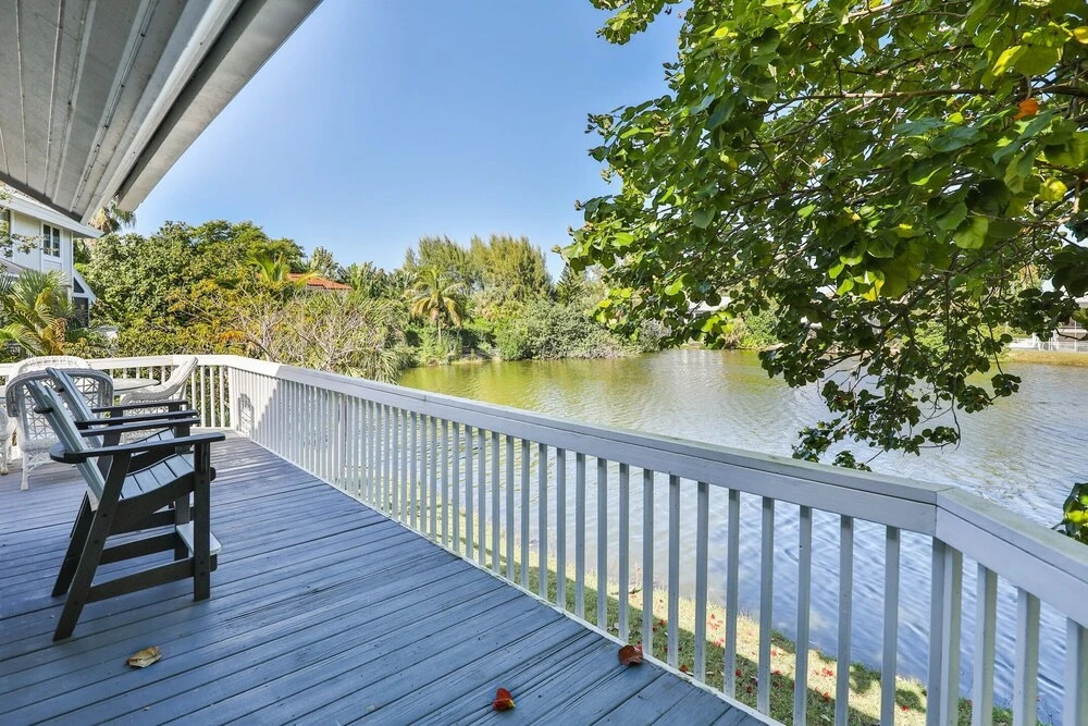The Lakeside Beach 2 Bedroom Home