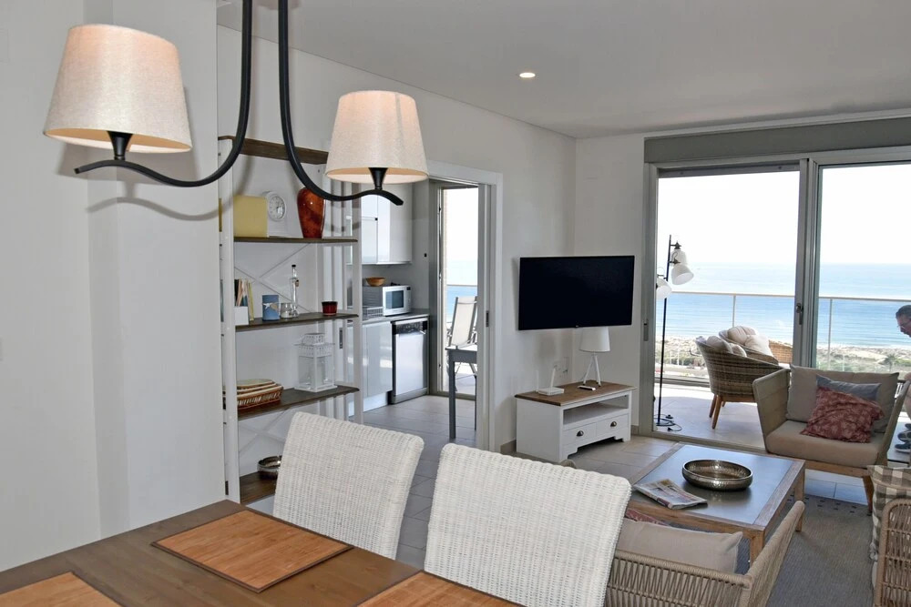 Apt with Sea View & Pool 5