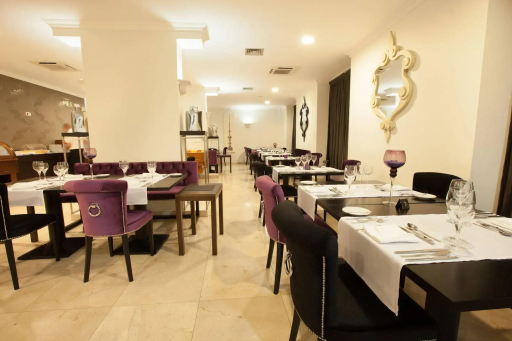 Luna Hotel Zombo