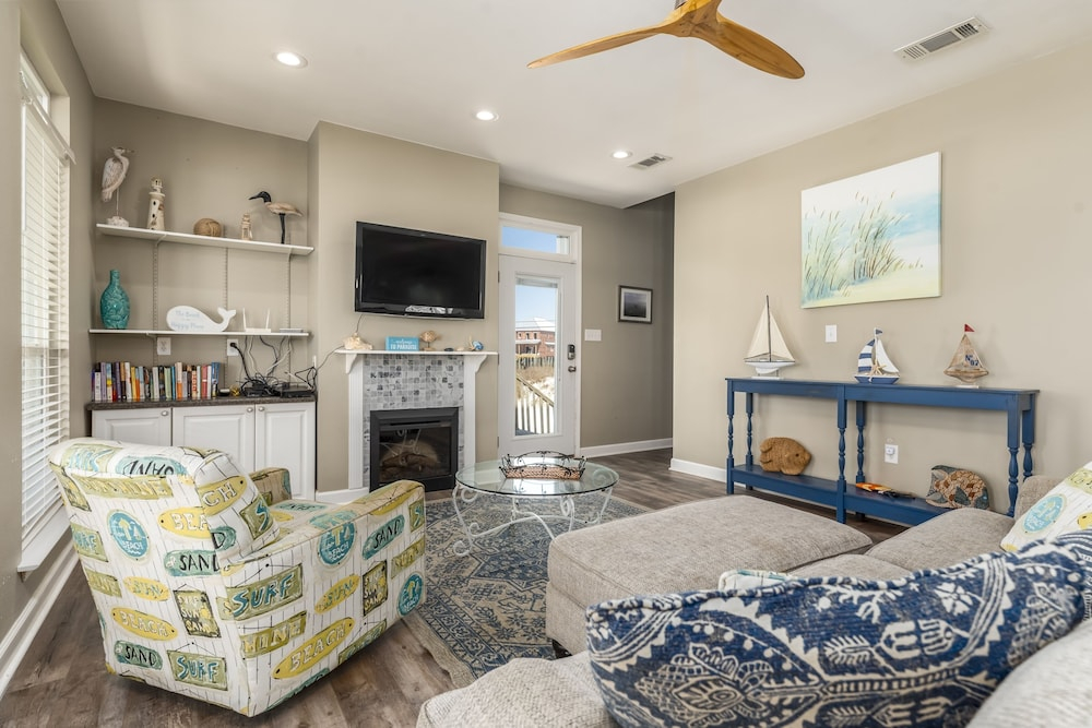 Lazy Daze Beach House - 105 Strand Ct 3 Bedroom Home by RedAwning