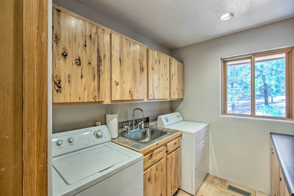 Stunning Angel Fire Cabin w/ Hot Tub & 3 Decks!